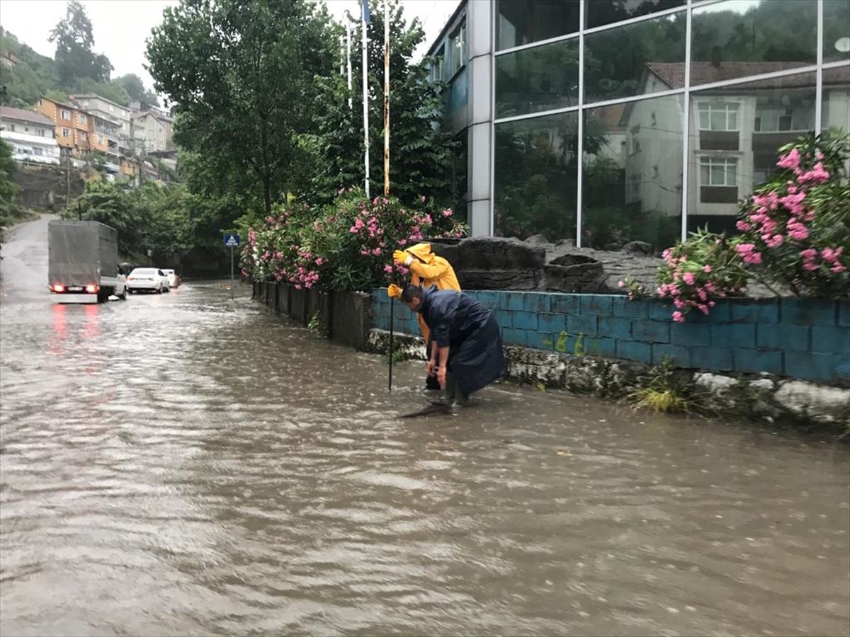 Doğu Marmara ve Batı Karadeniz'de sağanak etkili oluyor