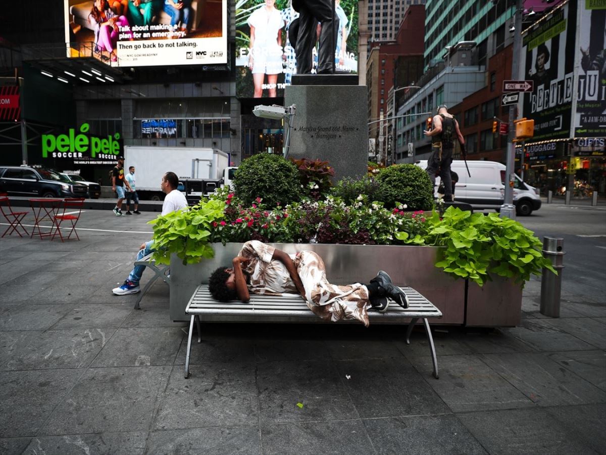 New York'un ünlü Times Meydanı Covid-19 nedeniyle sesiz