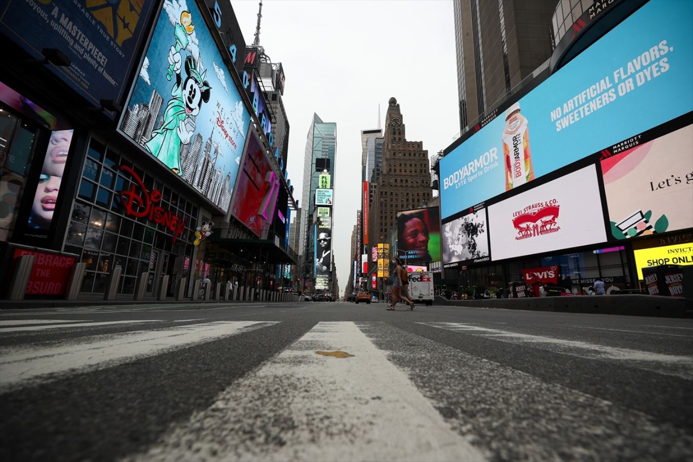 New York'un ünlü Times Meydanı Covid-19 nedeniyle sesiz