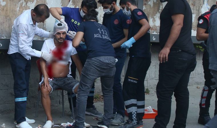 Taksim'de değnekçi terörü: Tartıştığı kişiyi bıçakladı