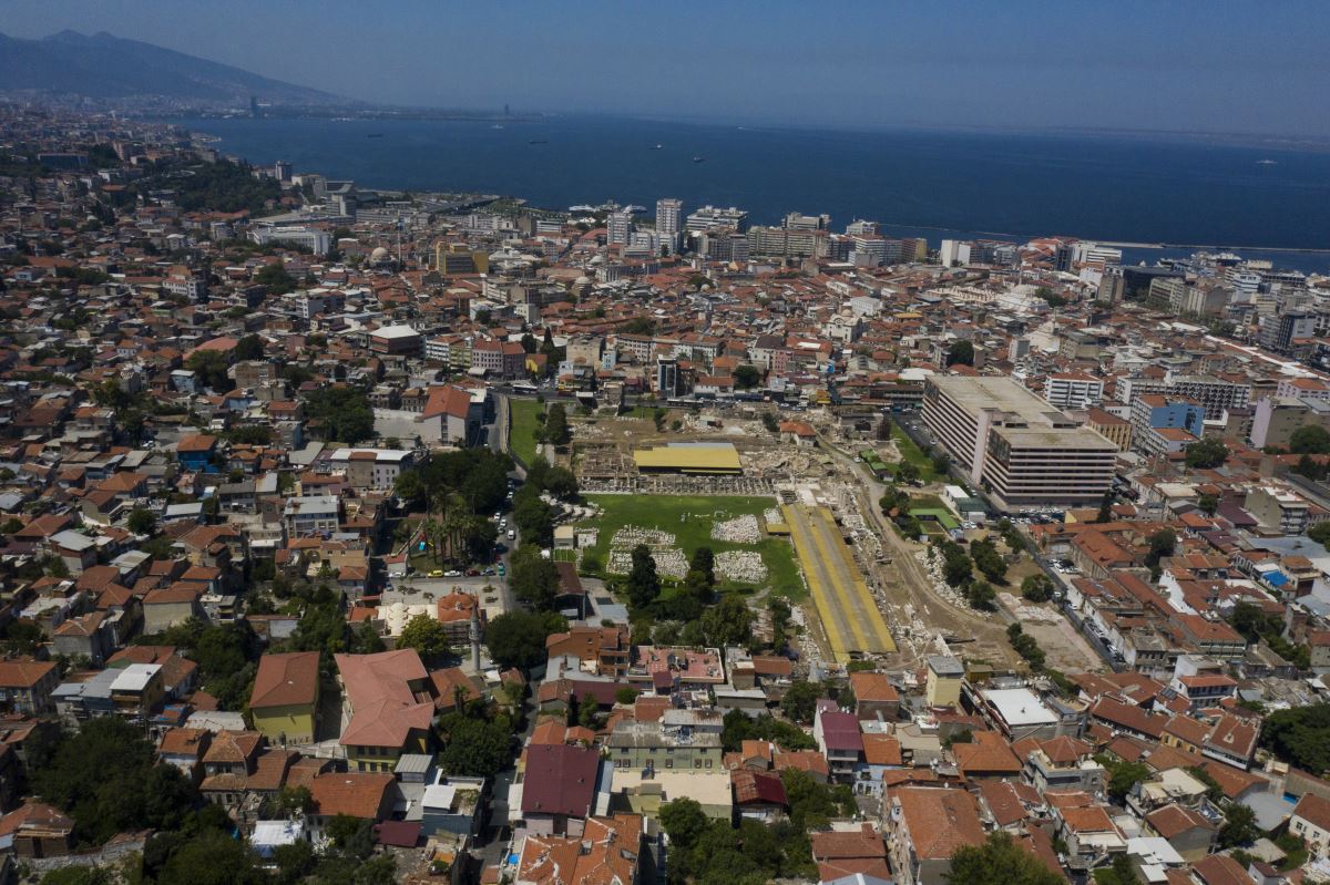 İzmir'de Antik Çağ'dan kalma "gymnasium" kalıntılarına ulaşıldı