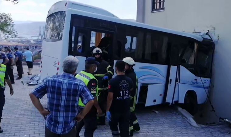 Askerleri taşıyan midibüs kaza yaptı: Çok sayıda yaralı