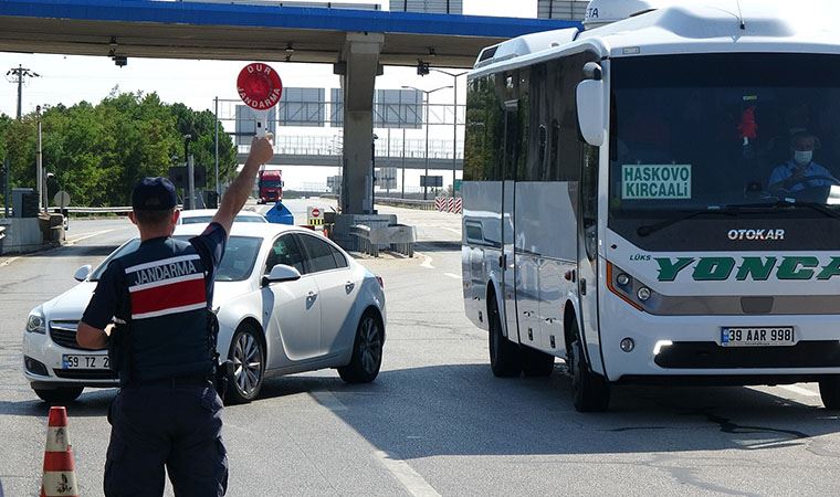 Ev karantinasında olması gereken kadın, yolcu otobüsünden çıktı