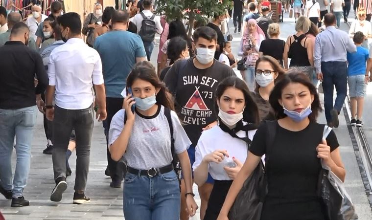 İstiklal Caddesi'nde maske ve sosyal mesafe kuralı hiçe sayıldı