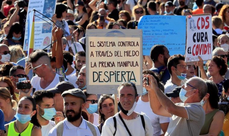 Koronavirüs nedeniyle 29 bin kişinin öldüğü İspanya'da maske zorunluluğu protesto edildi