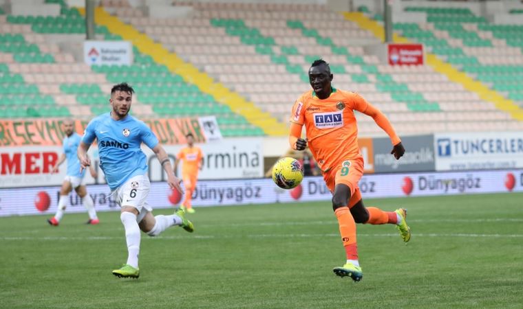 Mensah geldi, sırada Cisse var