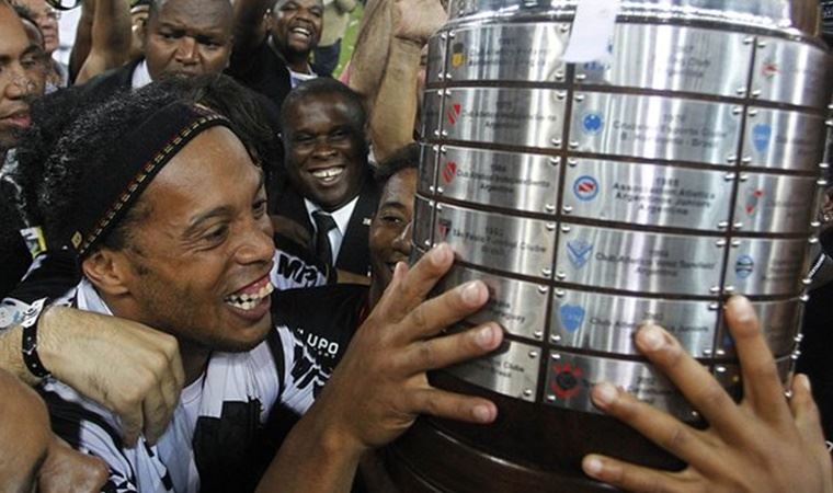 Ronaldinho: Brezilya ve Barcelona'nın yıldızlığından cezaevine