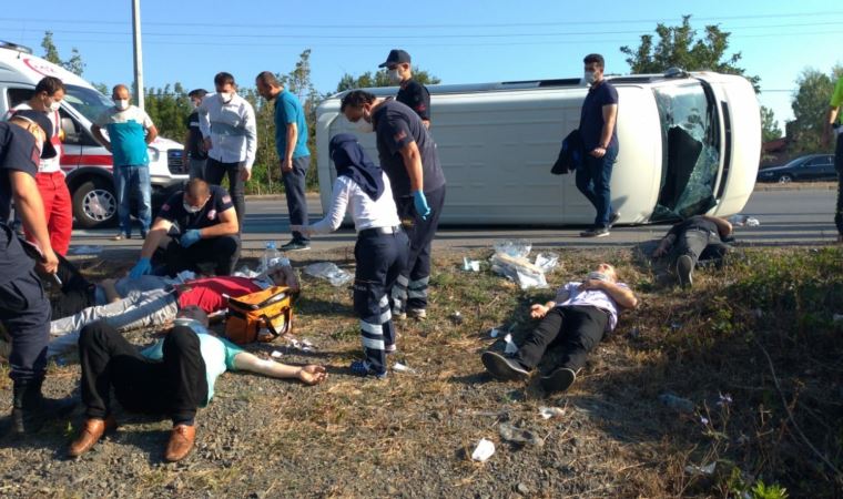 Samsun'da servis minibüsü devrildi: 15 yaralı