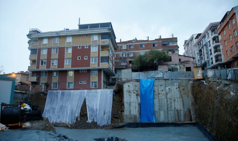 Gaziosmanpaşa’da toprak kayması nedeniyle bir bina tahliye edildi