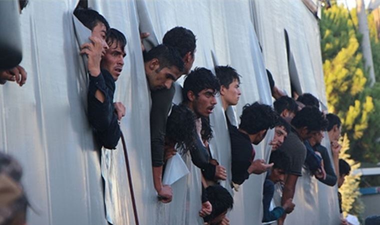 TIR'ın dorsesinde yakalanan 173 göçmene sınır dışı