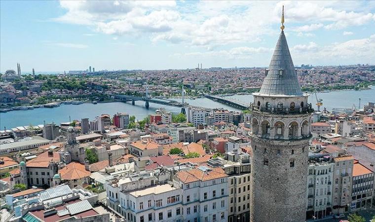 Galata Kulesi'nde gece yarısı hilti sesleri