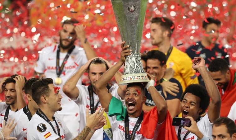 UEFA avcısı Sevilla kupasına kavuştu