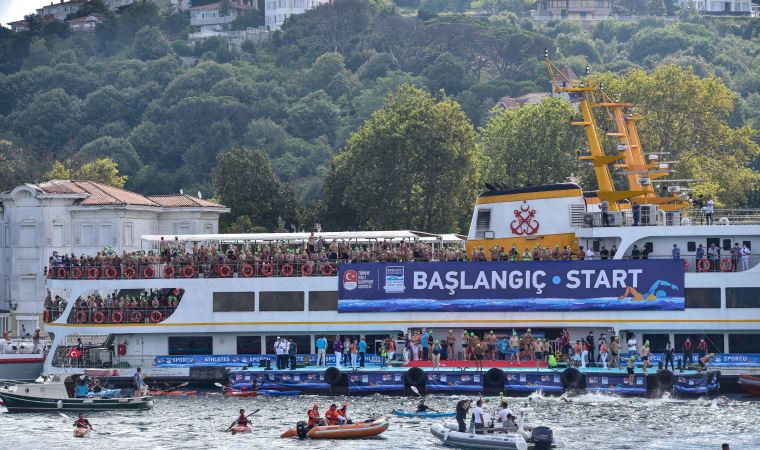 32. Boğaziçi Kıtalararası Yüzme Yarışında seyirci yok, heyecan çok!