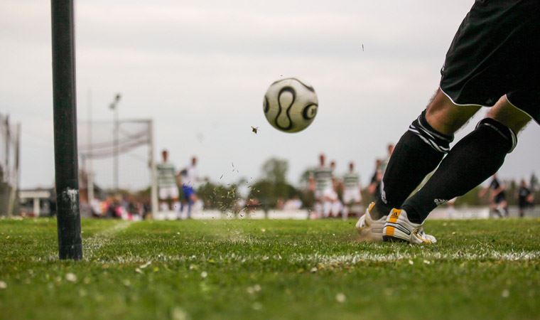 Polonya'da Covid-19’a yakalanan futbolcu maça çıktı, 3 aylığına tutuklandı