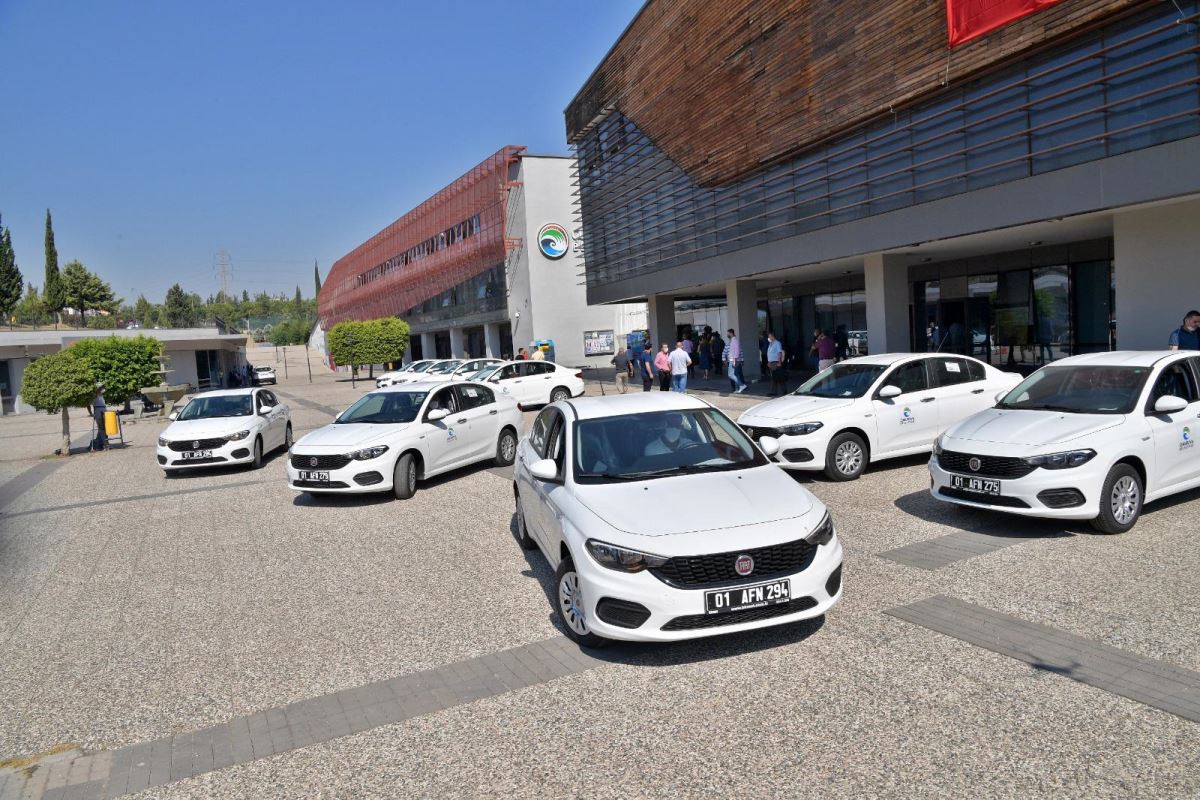 Çukurova Belediye Başkanı Soner Çetin, güçlendirilen araç filosunu tanıttı