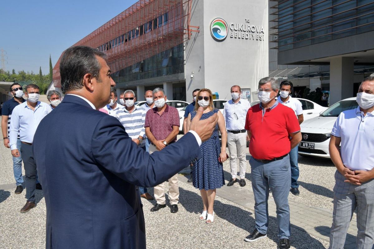 Çukurova Belediye Başkanı Soner Çetin, güçlendirilen araç filosunu tanıttı