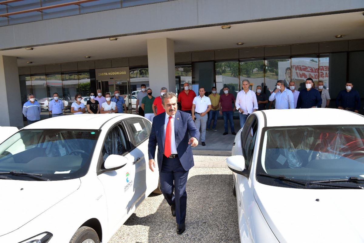 Çukurova Belediye Başkanı Soner Çetin, güçlendirilen araç filosunu tanıttı