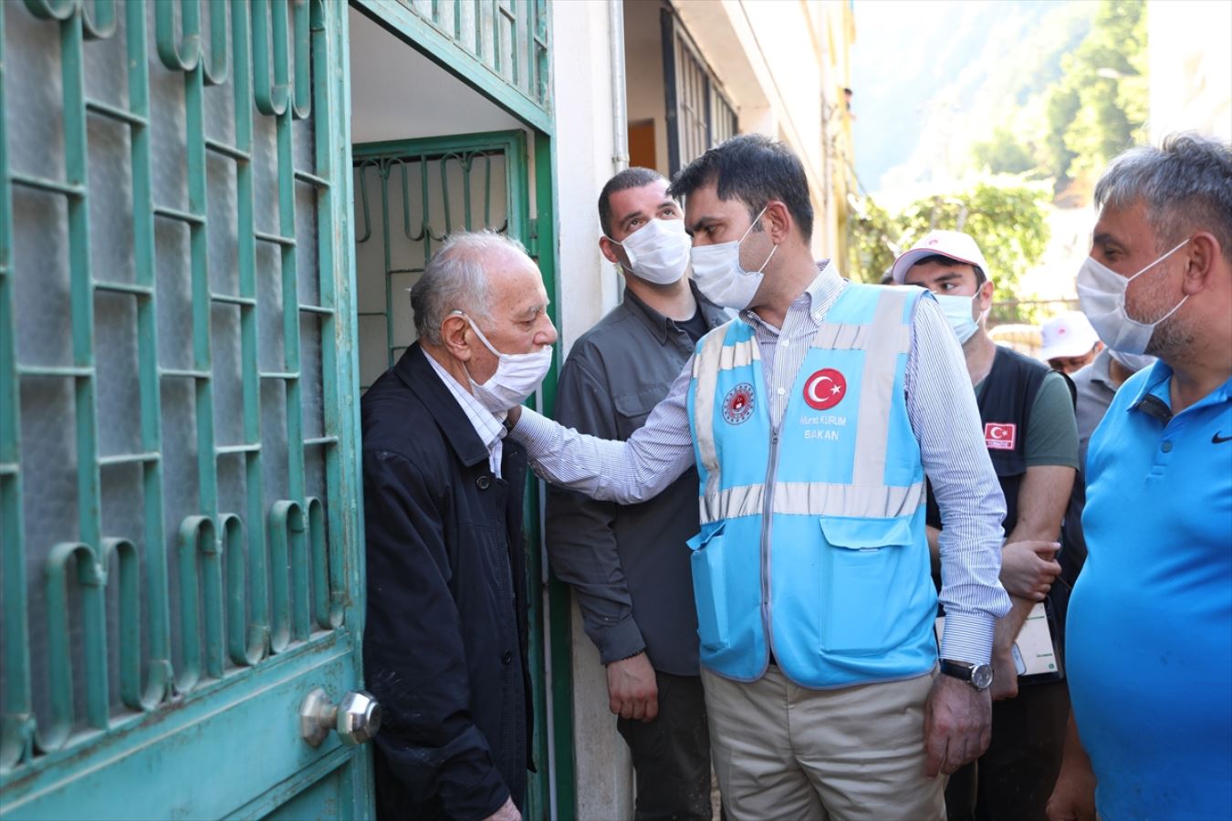 Dereli ilçesinde ev ve iş yerlerinin yıkımları sürüyor