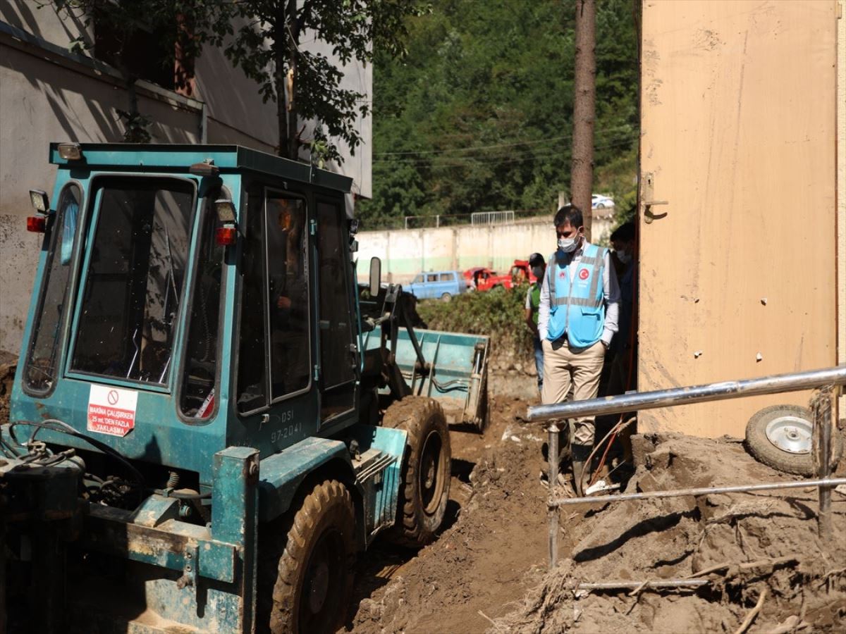 Dereli ilçesinde ev ve iş yerlerinin yıkımları sürüyor