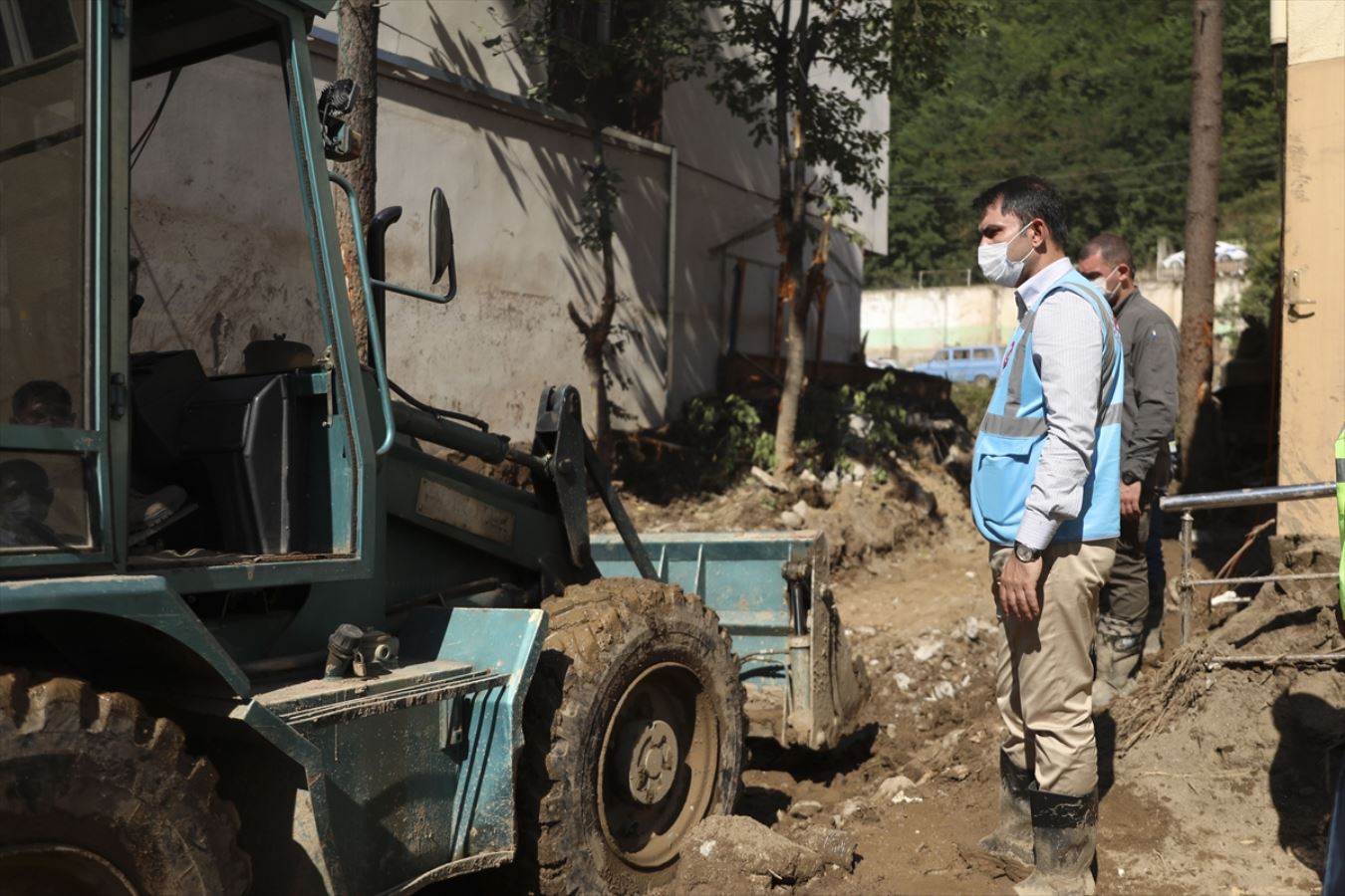 Dereli ilçesinde ev ve iş yerlerinin yıkımları sürüyor