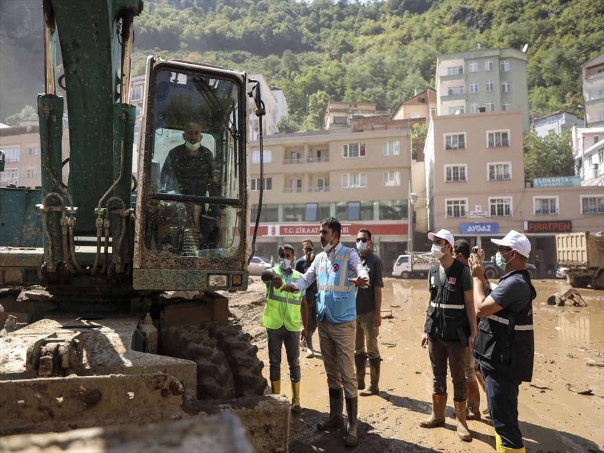 Dereli ilçesinde ev ve iş yerlerinin yıkımları sürüyor