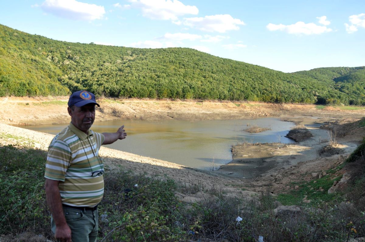 Tekirdağ’da gölet kurudu, kalan su yaban hayvanları ile balıklara bırakıldı