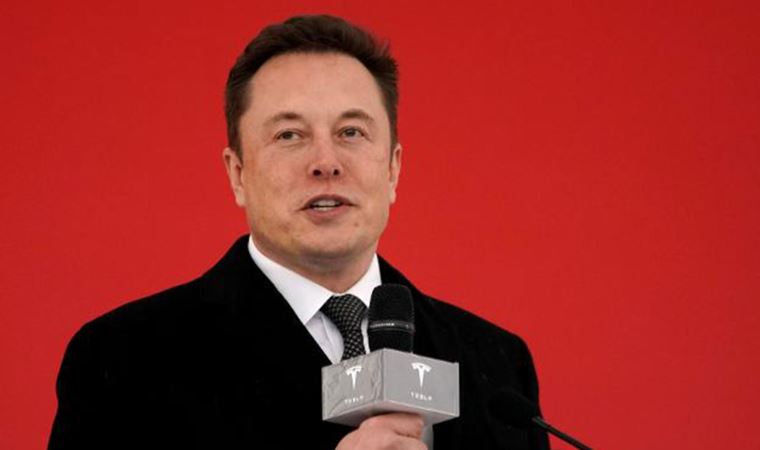 Elon Musk tarih verdi, insan beynini bilgisayara bağlayacak