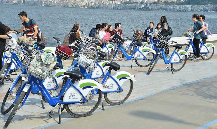 İzmir'de bisiklet kullananlara deniz ulaşımı indirimi