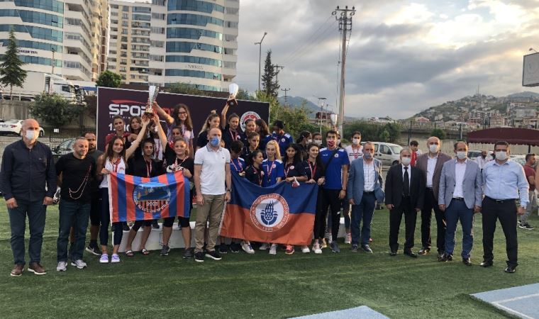 Yeni kurulan İstanbul BBSK kadın atletizm takımı şampiyon oldu