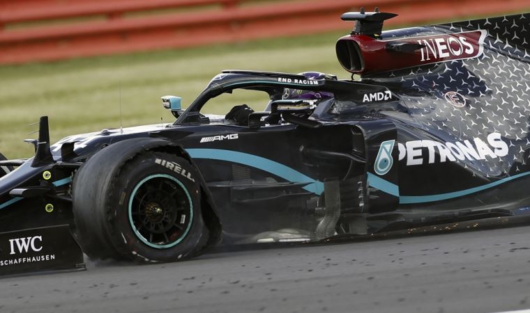 Lewis Hamilton patlak lastikle kazandı