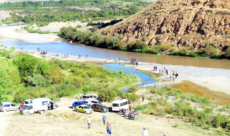 Iğdır'da serinlemek için Aras Nehri'ne giren iki çocuk boğuldu