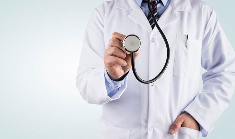 Sahte doktor ilaç almak istediği sırada yakalandı