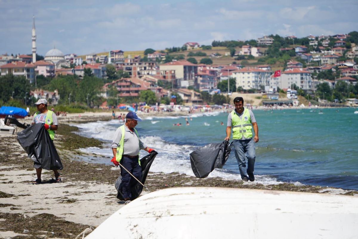 Tekirdağ'ın tatil beldesinde 500 ton çöp toplandı