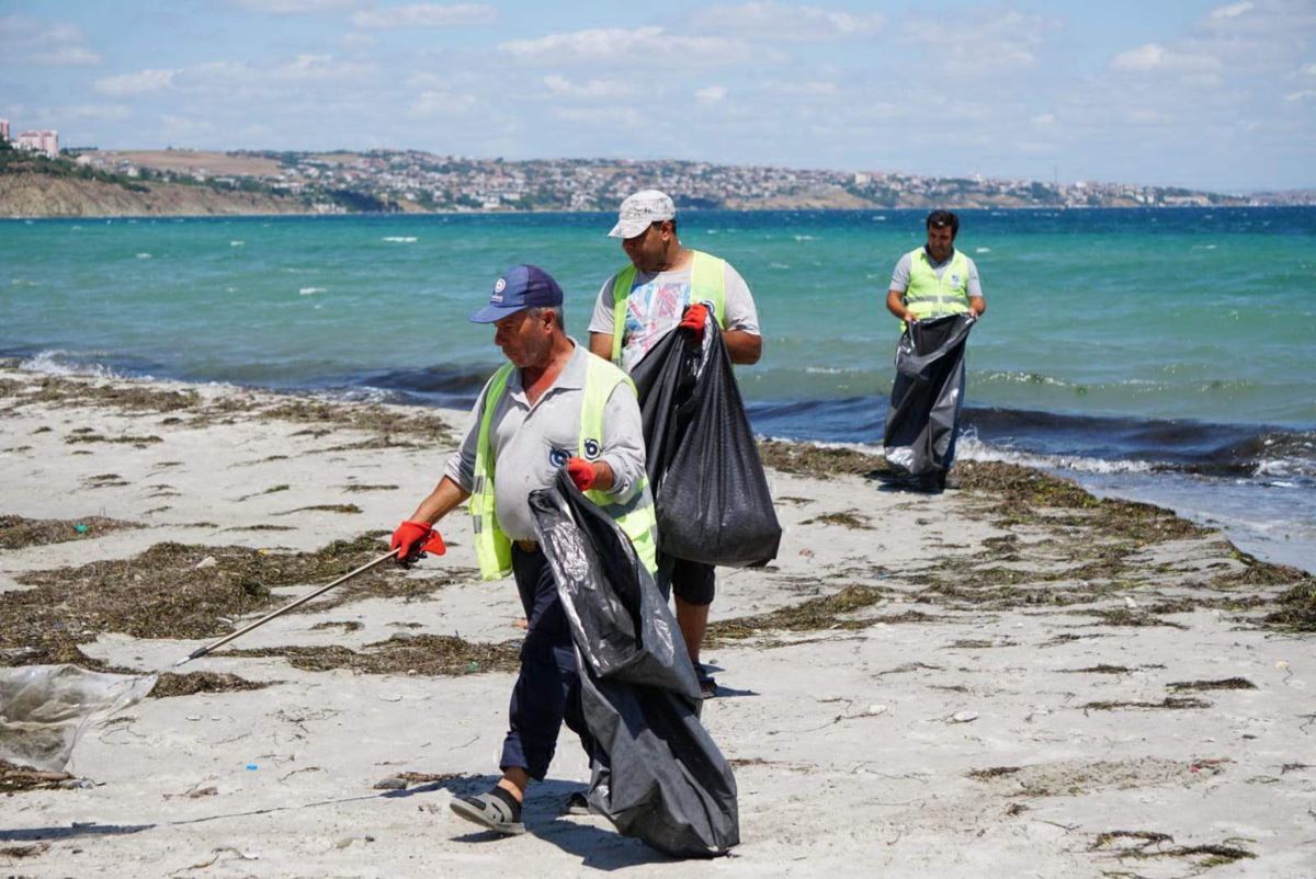 Tekirdağ'ın tatil beldesinde 500 ton çöp toplandı