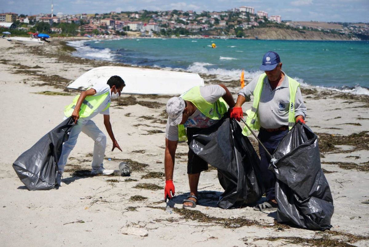 Tekirdağ'ın tatil beldesinde 500 ton çöp toplandı