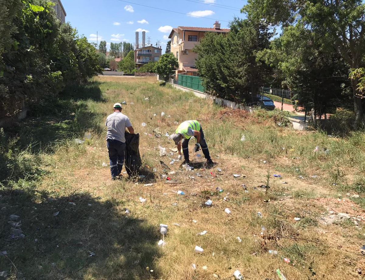 Tekirdağ'ın tatil beldesinde 500 ton çöp toplandı