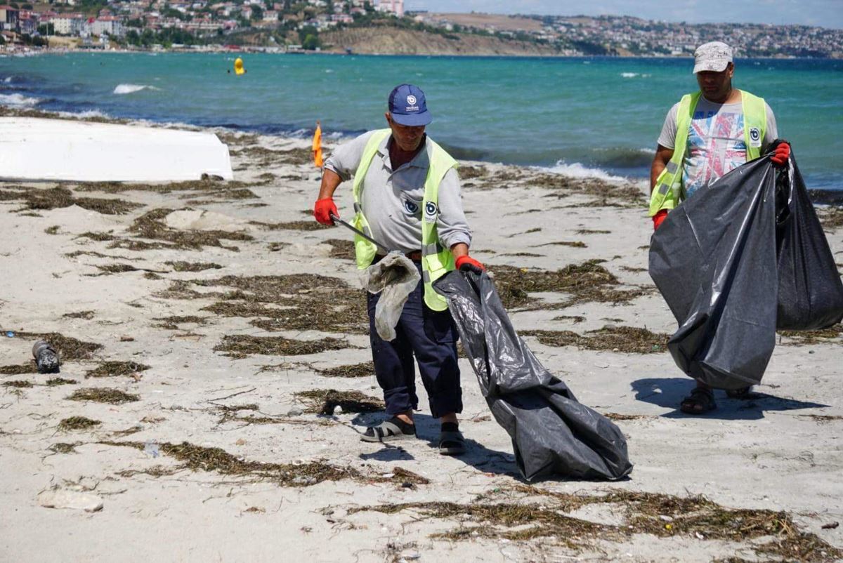 Tekirdağ'ın tatil beldesinde 500 ton çöp toplandı