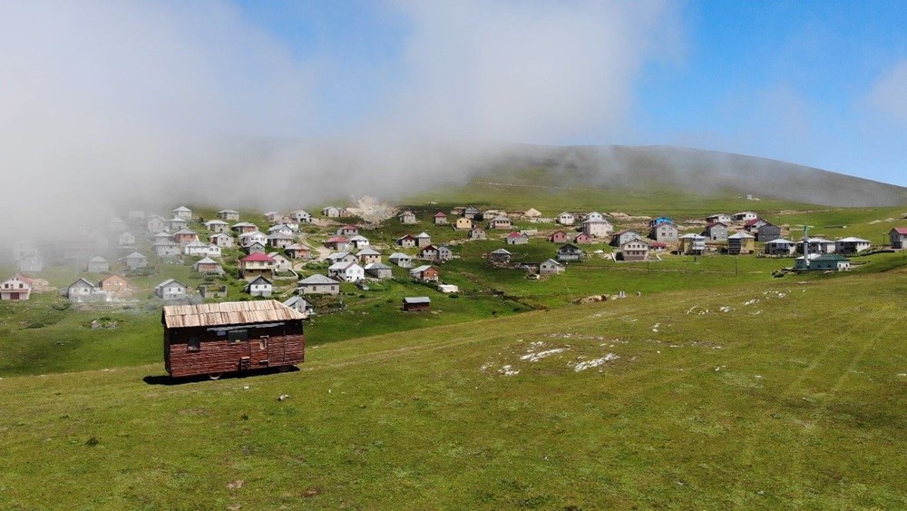 Pandemi nedeniyle yürüyen ev yaptı