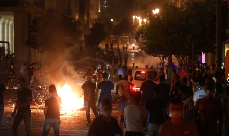 Beyrut'ta patlama: Hükümeti ihmalle suçlayan protestocular polisle çatıştı