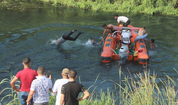 Kayıp kardeşlerini aramak için bot kaçırdılar