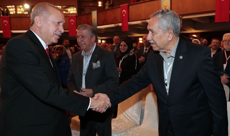 Koronavirüse yakalanan Bülent Arınç, Erdoğan'la aynı toplantıya katılmıştı