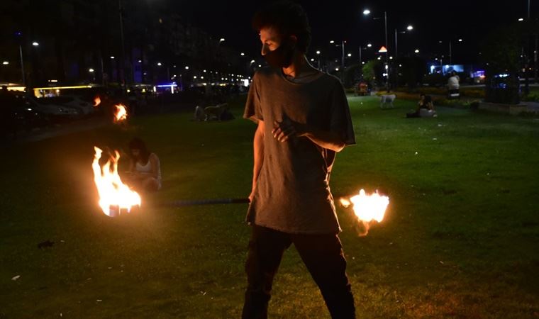 Hobi olarak yaptığı 'ateş dansı' mesleği oldu