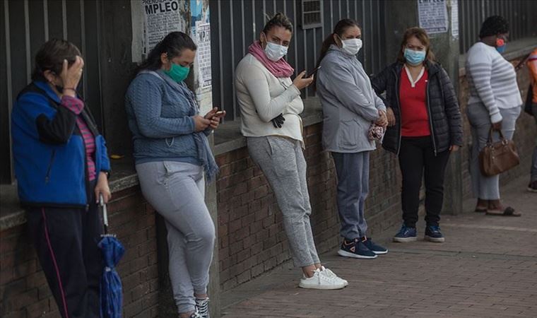 Sosyal mesafe önlemlerine sıkı bir şekilde uymak, enfeksiyon ihtimalini çok daha fazla düşürüyor