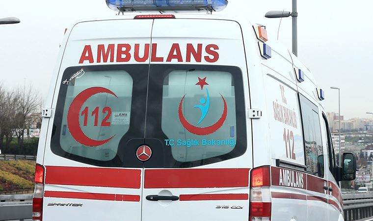 Pozitif halde dükkanını açan esnaf, ambulansla KYK yurduna götürüldü