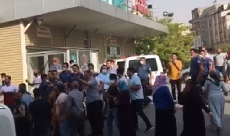 Yakınları koronavirüsten yaşamını yitiren grup hastaneye saldırdı: 4 polis yaralandı