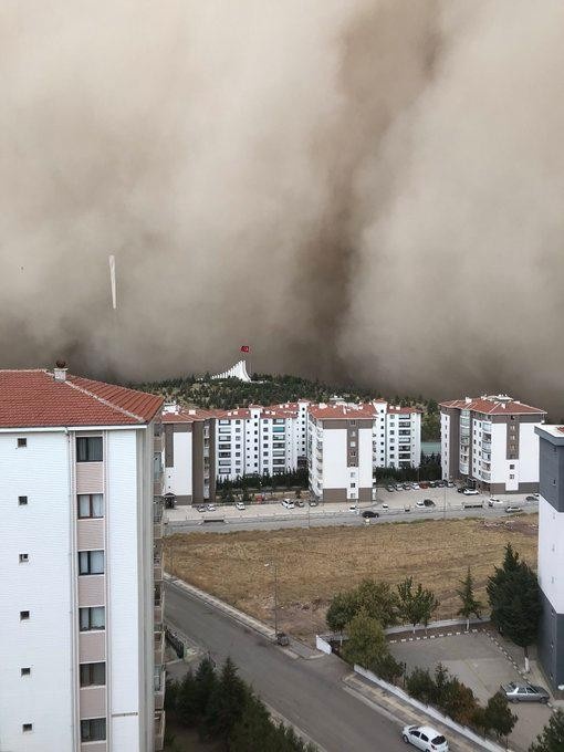 Ankara'daki kum fırtınasından dikkat çeken görüntüler