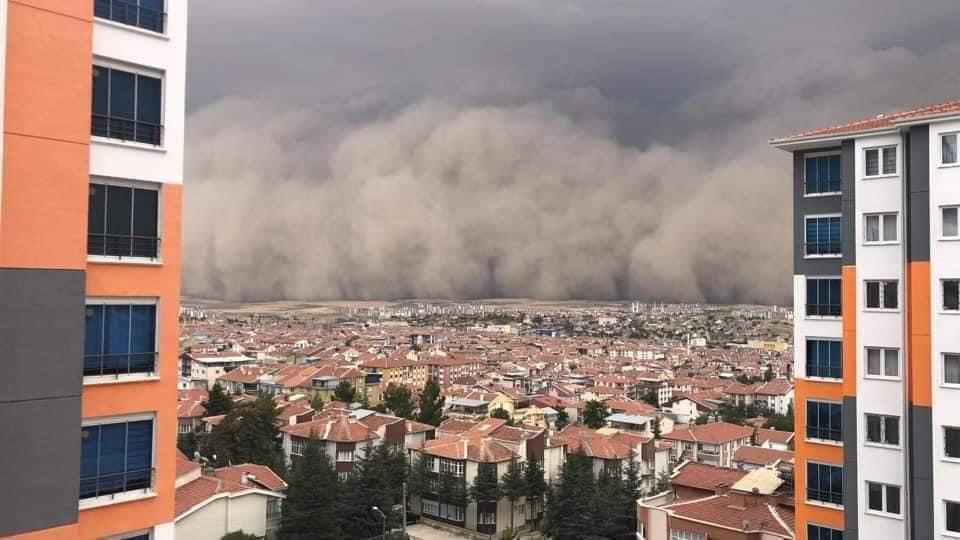 Ankara'daki kum fırtınasından dikkat çeken görüntüler