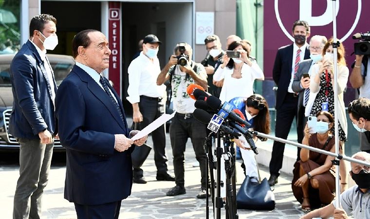 Koronavirüse yakalanan Berlusconi'den taburcu olduktan sonra ilk sözler: Yine paçayı kurtardım