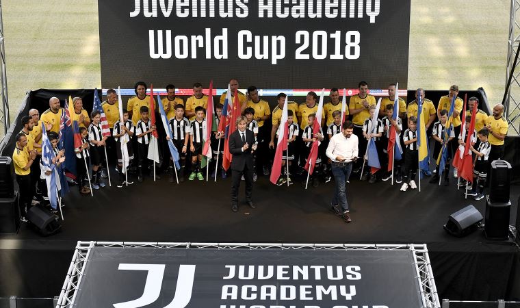 Juventus Akademi top başı yapıyor