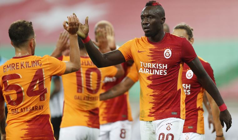 Galatasaray Neftçi'yi rahat geçti